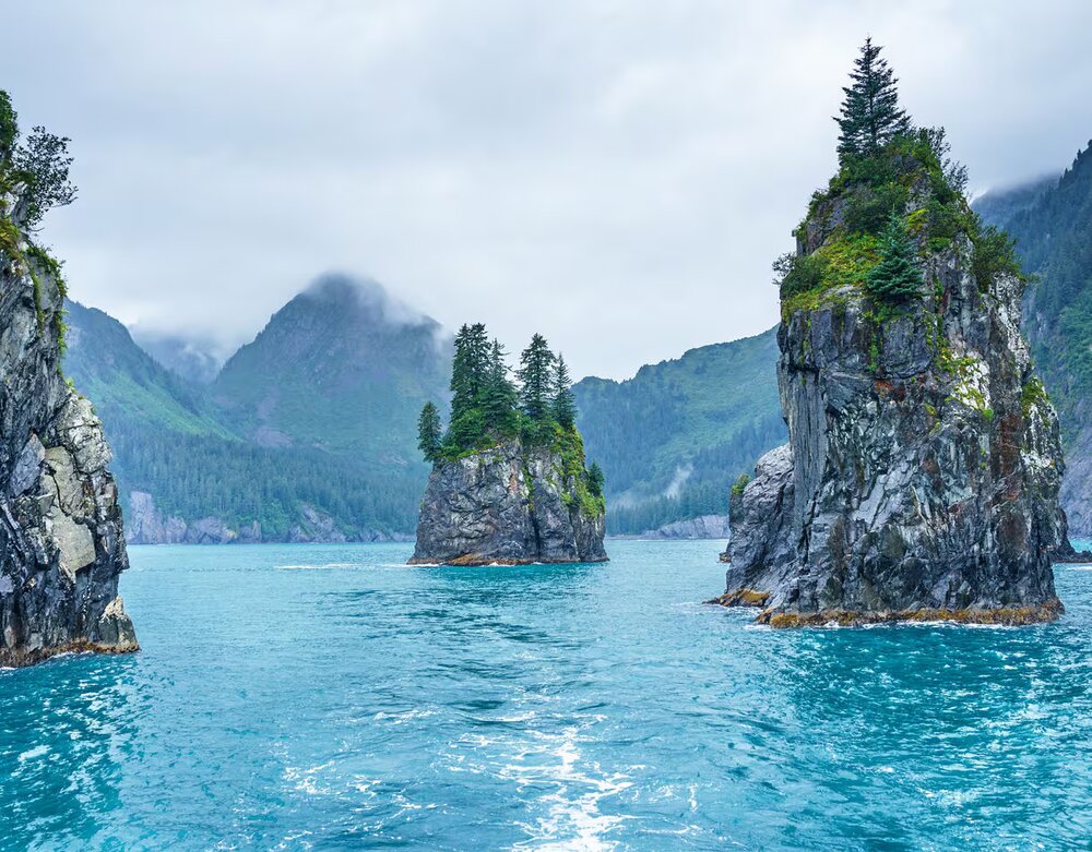 Sea stacks and turquoise water in Kenai Fjords National Park